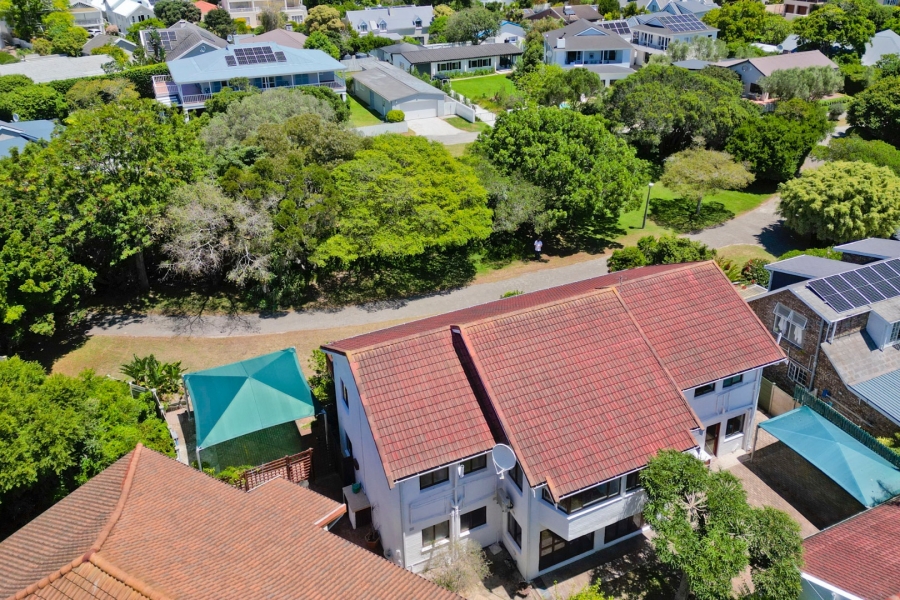 6 Bedroom Property for Sale in Leisure Isle Western Cape